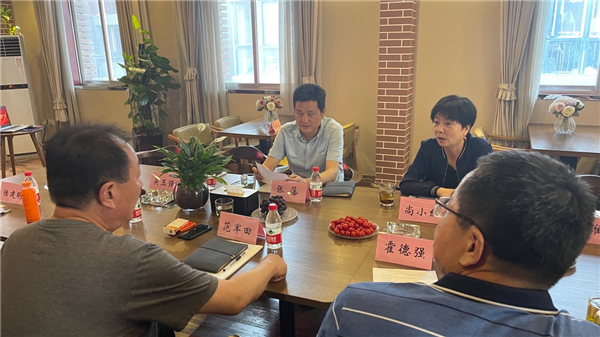 6月5日，范会长陪同陕西省侨联党组成员、副主席尚小红一行人走访西安小院科技股份有限公司(图1)
